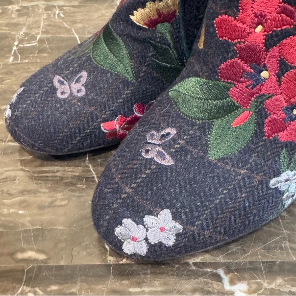 NEW Laurence Dacade Embroidered Booties - Picture 2 of 12
